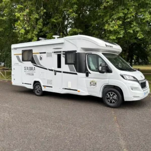 Autocaravana Benimar Tessoro 496 vista trasera — Alquiler en Asturias