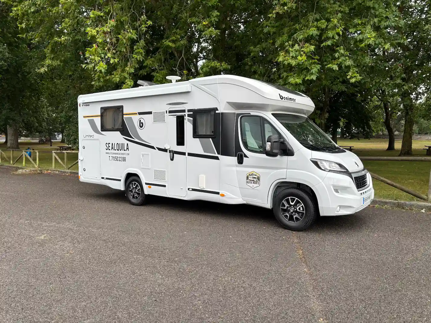 Alquilar Autocaravana en el Norte de España Autocaravana Benimar Tessoro 496 vista trasera — Alquiler en Asturias